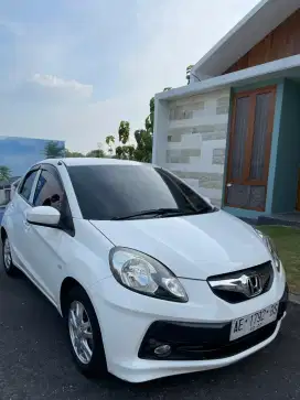Brio E 1.2 CKD 2015 MT