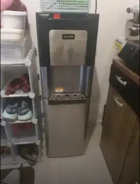 Dispenser sharp