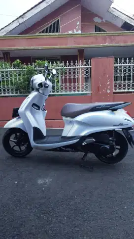 YAMAHA GRAND FILANO HYBRID CONNECTED LUX 2023 LOW KM
