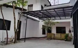 Rumah Simpang Darmo Permai Selatan - Semi Furnish Bangunan 2 Lantai