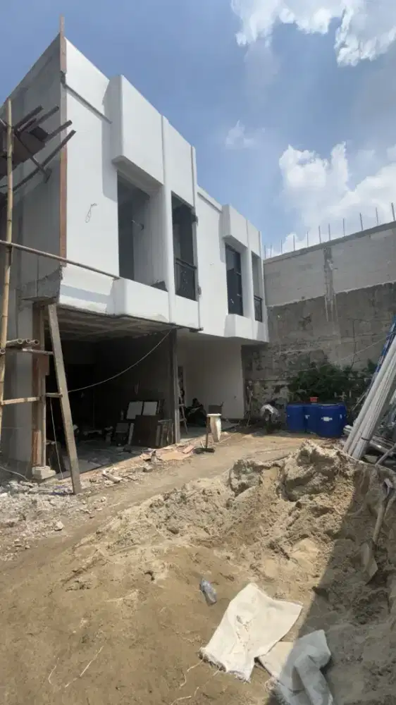 Di Jual Rumah 2 lantai di Pisangan Baru dekat Stasiun Jatinegara