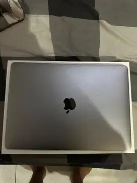 DIJUAL MACBOOK PRO 2019 128 gb MULUS TERAWAT