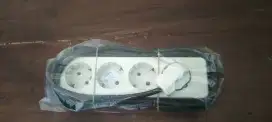 Socket 4 lubang uticon + kabel 2x075 5m+stker arde bengkok uticon