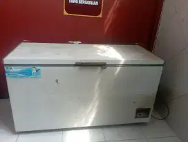 Frezer kapasitas 600L