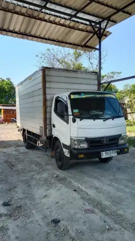 Di jual cepat toyota Dyna th 2010