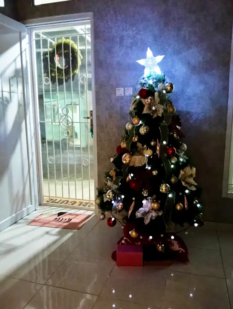 Pohon Natal Komplit