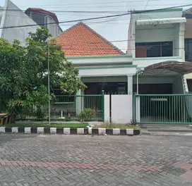 Rumah Manyar Tengah Kota Surabaya, ADA TAMAN DEPAN BELAKANG