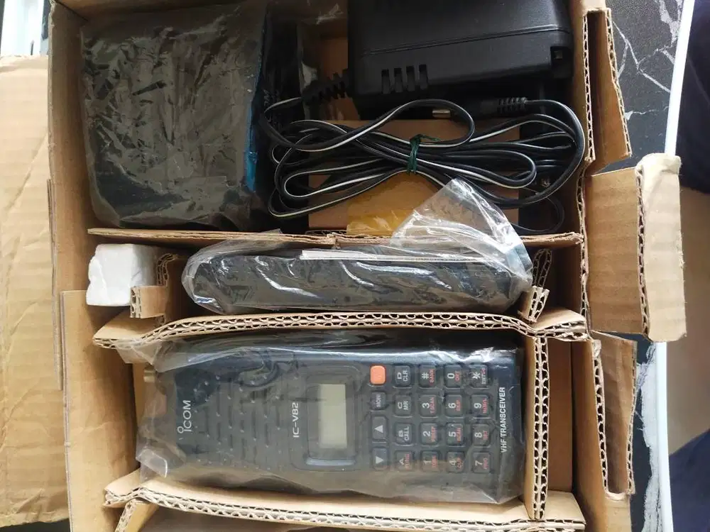 Jual HT Merk : Icom Tipe : IC-V82