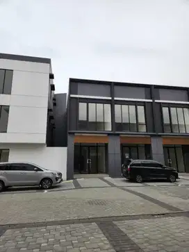 Disewakan Ruko Hamton Baru Siap Pakai Gading Serpong , Tangerang