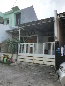 RUMAH DI KONTRAKAN TENGAH KOTA