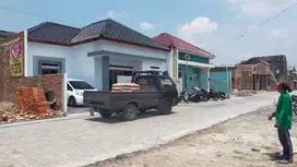 Timur Mall Luwes Gentan. Perum Strategis. Bs KPR & Cash Tempo