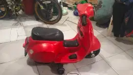 Motor Vespa mainan