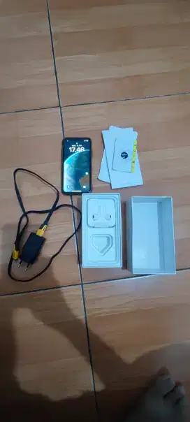 Iphone 64 gb inter
