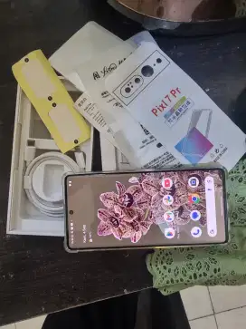 Google pixel 7 pro like new