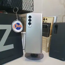 Samsung Z Fold 3 12/256 sein