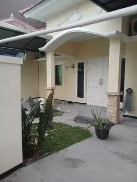 SEWA Rumah baru Renov Nirwana Eksekutif AA, Surabaya Posisi nyaman