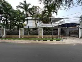 Rumah Siap Huni Akses Jalan 3 Mobil Lokasi Strategis  di Duren Sawit