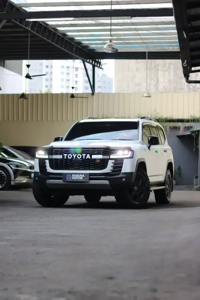 TOYOTA LAND CRUISER 300 GR-SPORT 2023