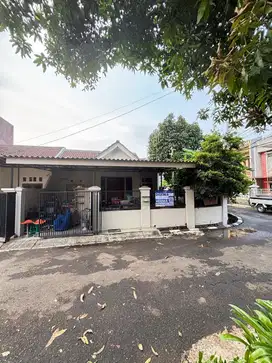 Disewakan Rumah Hook di Cluster Ebony Taman Royal 3, Tangerang