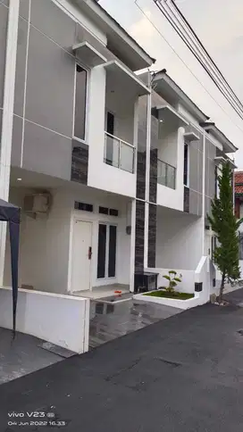 Dijual Rumah Baru 2 lantai di belakang stasiun Jatinegara Jakarta
