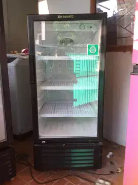 SHOWCASE UKURAN 170 L Merk FRIGIGATE