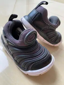 Sepatu anak Nike Dynamo Free size 6c (12 cm)