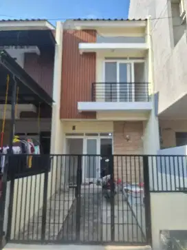 Dijual rumah 2 lantai hdp selatan park Residence
