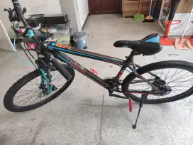 saya mau jual sepeda gunung polygon warna biru berukuran m5