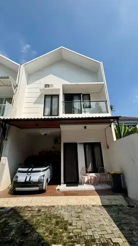 Dijual rumah scandinavian estetik 3 lantai full furnished di Cila