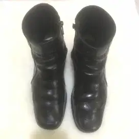 SEPATU KULIT BOOTS