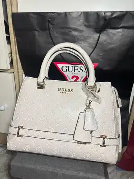 tas guess baru belum pernah di pakai