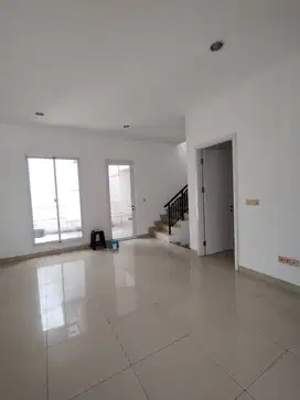 Rumah Bagus Di Green Lake City Luas 8x18m 2 Lantai Berikut AC 4 Unit
