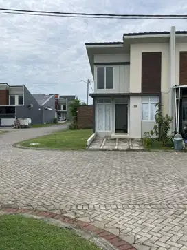 Rumah sudut  1 lantai dalam cluster, perumahan Royal Sentraland BTP