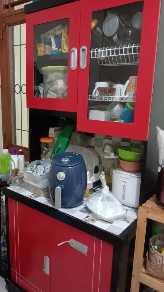 Rak piring serbaguna merah elegan muat banyak