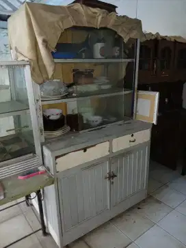 stukis lemari kaca almunium