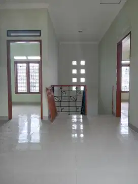 Rumah 2 Lantai Siap Huni Dekat Setraduta Sarijadi