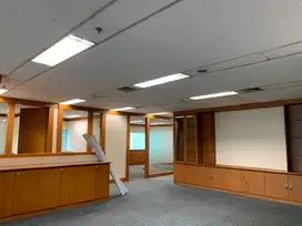 SEWA KANTOR DI JAKARTA KUNINGAN 307M2 PARTISI 190K NEGO