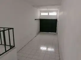 Di Sewa Rumah Luas 2 Lantai di Mainroad BKR dkt Buah Batu