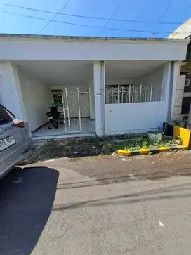 Disewakan Rumah Siap Huni 1 Lantai di Semolowaru Indah, Surabaya