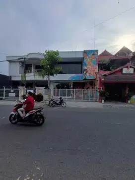 Ruko 2 lantai pinggir jalan utama dekat kawasan Prawirotaman Jogja