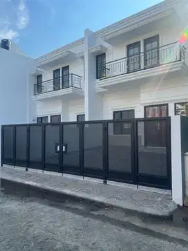Rumah dalam komplek pinggir jalan raya akses toll jati bening, LRT
