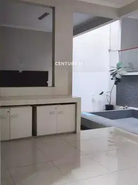 Disewa Rumah Split Level Di Kebayoran Bintaro Jaya Sektor 7