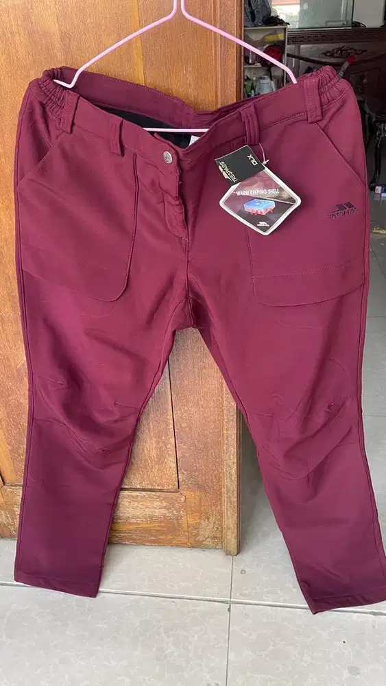 BNWT maroon dari TRESPASS