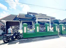 Rumah besar dan luas area jakal km 6
