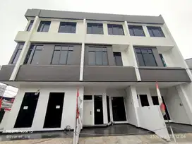 DIJUAL RUMAH 3 LANTAI LOKASI STRATEGI BISA KPR DI KEMAYORAN JKT PUSAT