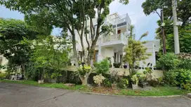 DIJUAL RUMAH MEWAH KOLAM RENANG + FURNISHED DI SENTUL CITY SSR514