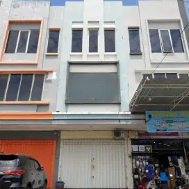 Dijual ruko 3 lantai di daerah padat penduduk