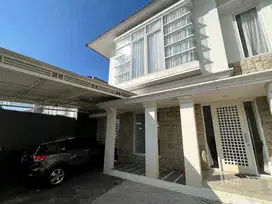 Dijual Rumah Strategis Semi Furnished di Dieng, Kota Malang