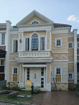 RUMAH READY DUA LANTAI DI CLUSTER MEWAH PARAMOUNT VILLAGE SEMARANG