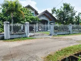 Rumah pinggir Jl. Rawa Bening RT 01. Pekanbaru.